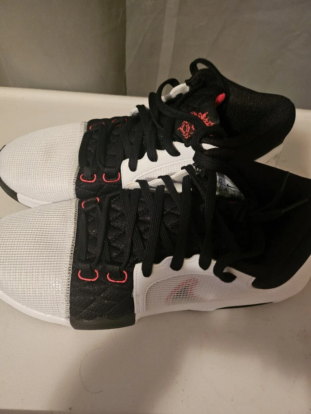 Nike LeBron Witness 13 White Black Red Size 10.5